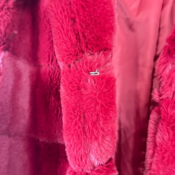 For @veramcgriff74 Luxurious Red Faux Fur Jacket - Picture 3 of 5